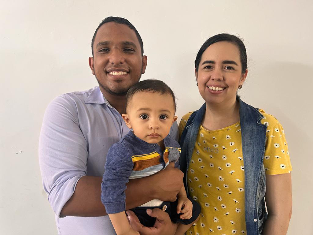 Pastor Félix Cuello y su familia